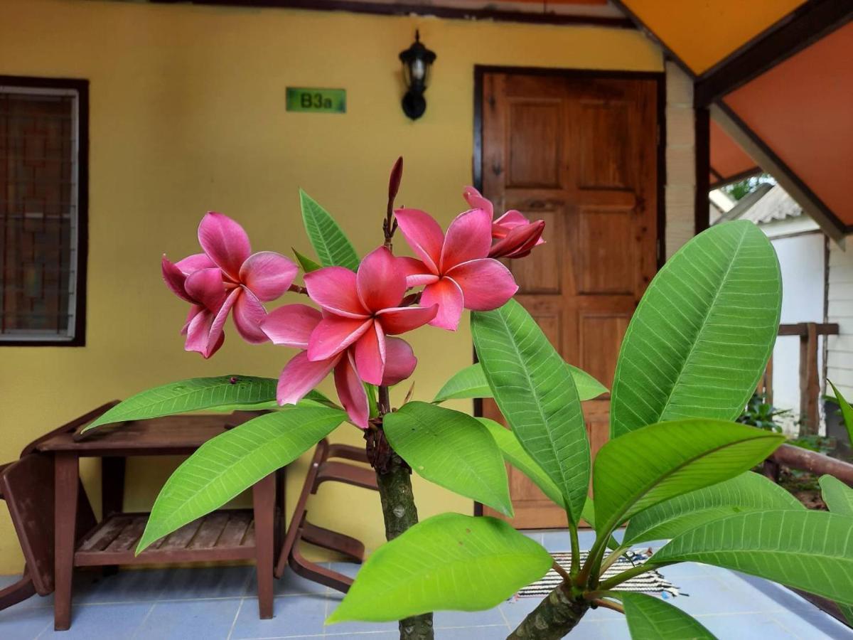 Long Beach Garden Resort เกาะลันตา ภายนอก รูปภาพ