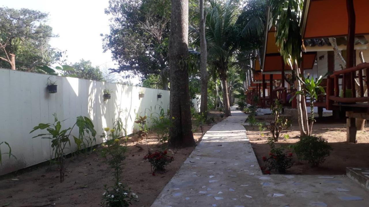 Long Beach Garden Resort เกาะลันตา ภายนอก รูปภาพ